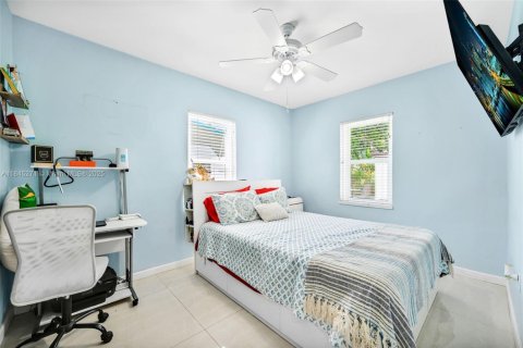 House in Hollywood, Florida 4 bedrooms, 135.92 sq.m. № 1840830 - photo 26