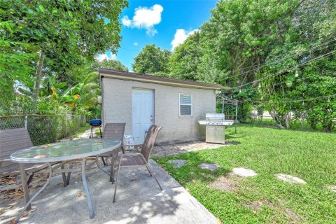House in Hollywood, Florida 4 bedrooms, 135.92 sq.m. № 1840830 - photo 20