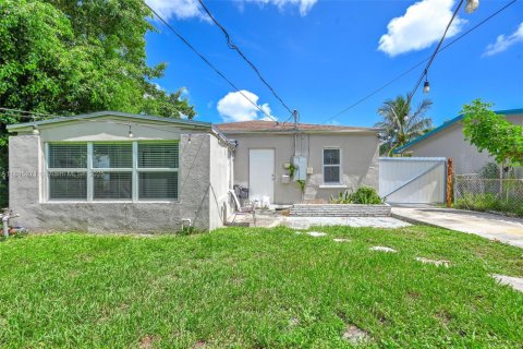 House in Hollywood, Florida 4 bedrooms, 135.92 sq.m. № 1840830 - photo 9