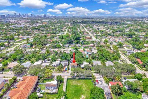 House in Hollywood, Florida 4 bedrooms, 135.92 sq.m. № 1840830 - photo 3