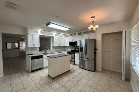 Apartamento en alquiler en Gainesville, Florida, 3 dormitorios, 131.92 m2 № 1901643 - foto 5
