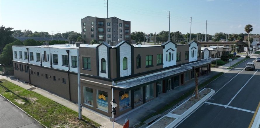Immobilier commercial à Eustis, Floride 9 chambres, 2009.1 m2 № 1915272