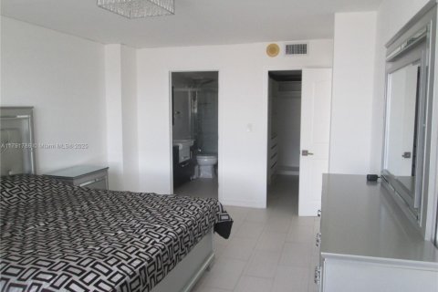 Condominio en alquiler en Sunny Isles Beach, Florida, 2 dormitorios, 100.98 m2 № 1947315 - foto 18