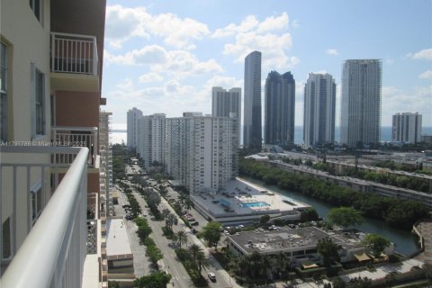 Condominio en alquiler en Sunny Isles Beach, Florida, 2 dormitorios, 100.98 m2 № 1947315 - foto 1