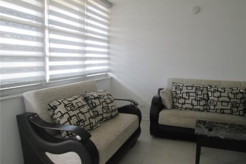 Condominio en alquiler en Sunny Isles Beach, Florida, 2 dormitorios, 100.98 m2 № 1947315 - foto 12