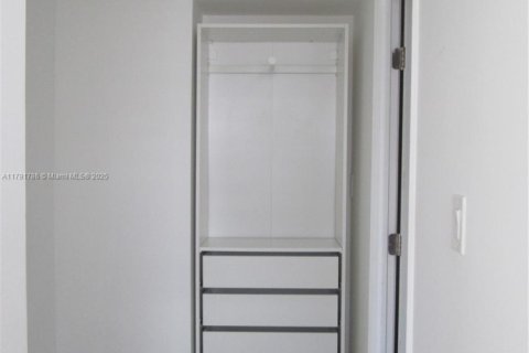 Condominio en alquiler en Sunny Isles Beach, Florida, 2 dormitorios, 100.98 m2 № 1947315 - foto 9