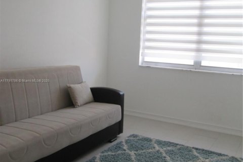 Condominio en alquiler en Sunny Isles Beach, Florida, 2 dormitorios, 100.98 m2 № 1947315 - foto 11