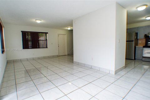 Снять в аренду кондоминиум в Хомстед, Флорида 2 спальни, 100.71м2, № 2035090 - фото 5