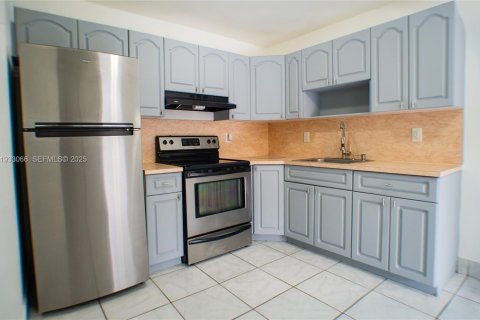 Снять в аренду кондоминиум в Хомстед, Флорида 2 спальни, 100.71м2, № 2035090 - фото 8