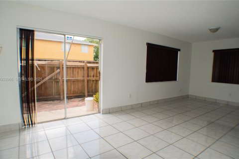 Снять в аренду кондоминиум в Хомстед, Флорида 2 спальни, 100.71м2, № 2035090 - фото 18