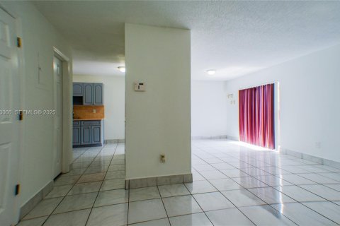 Снять в аренду кондоминиум в Хомстед, Флорида 2 спальни, 100.71м2, № 2035090 - фото 3