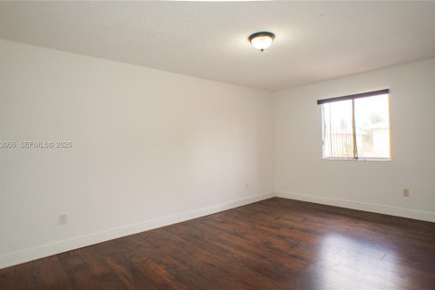 Снять в аренду кондоминиум в Хомстед, Флорида 2 спальни, 100.71м2, № 2035090 - фото 25