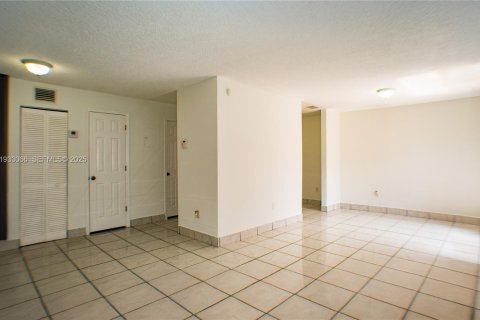 Снять в аренду кондоминиум в Хомстед, Флорида 2 спальни, 100.71м2, № 2035090 - фото 4