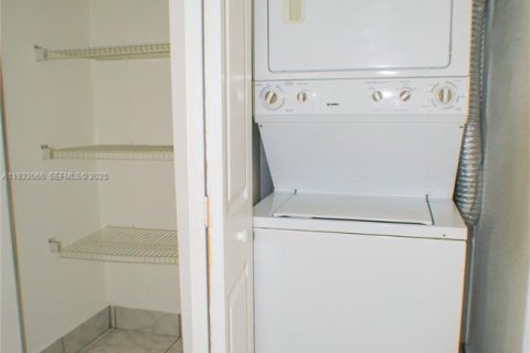 Снять в аренду кондоминиум в Хомстед, Флорида 2 спальни, 100.71м2, № 2035090 - фото 15