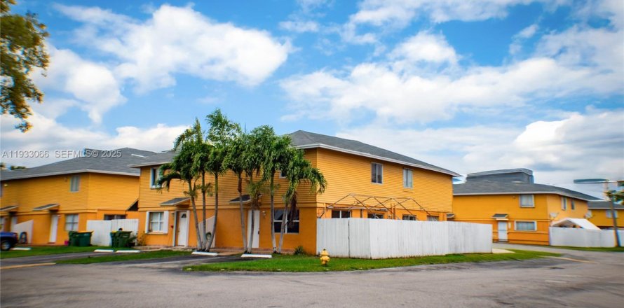 Кондоминиум с 2 спальнями в Хомстед, Флорида № 2035090