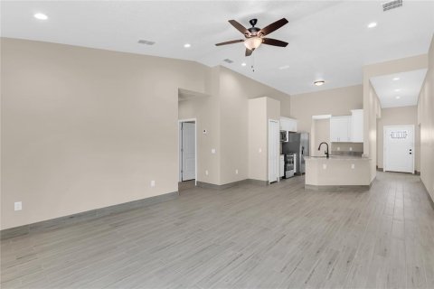 House in Kissimmee, Florida 3 bedrooms, 164.25 sq.m. № 1870714 - photo 10