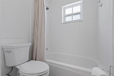 Casa en venta en Weston, Florida, 3 dormitorios, 147.53 m2 № 2011628 - foto 25