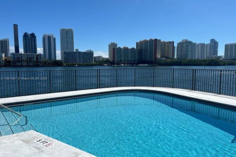 Condominio en alquiler en North Miami Beach, Florida, 2 dormitorios, 124.95 m2 № 1924679 - foto 22