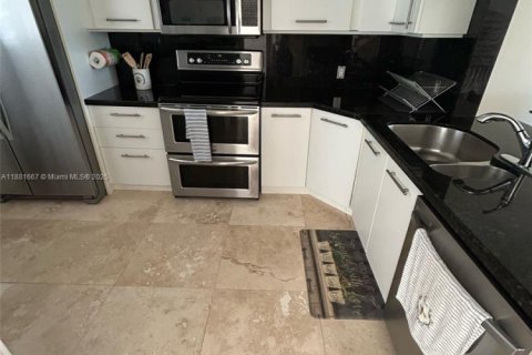 Condominio en alquiler en North Miami Beach, Florida, 2 dormitorios, 124.95 m2 № 1924679 - foto 17
