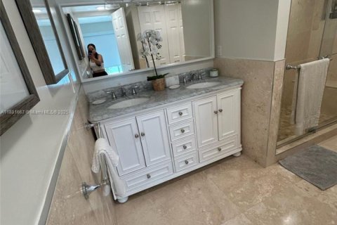 Condominio en alquiler en North Miami Beach, Florida, 2 dormitorios, 124.95 m2 № 1924679 - foto 12