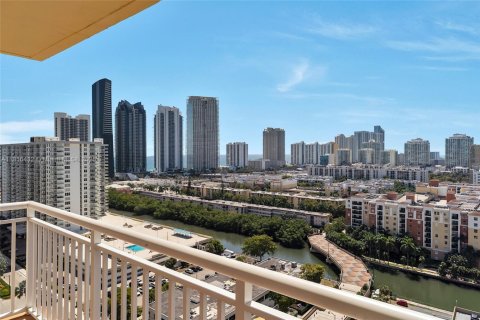 Copropriété à vendre à Sunny Isles Beach, Floride: 1 chambre, 87.61 m2 № 1770856 - photo 23