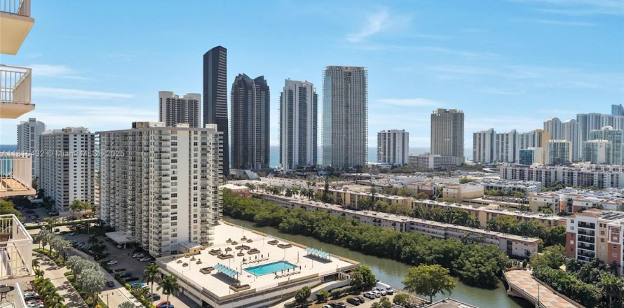 Studio à Condo à Sunny Isles Beach, Floride  № 1770856