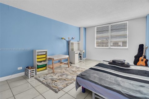 Copropriété à vendre à Sunny Isles Beach, Floride: 1 chambre, 87.61 m2 № 1770856 - photo 11