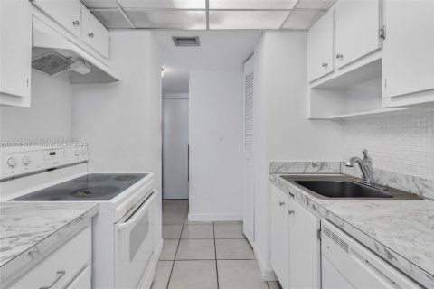 Copropriété à vendre à Sunny Isles Beach, Floride: 1 chambre, 87.61 m2 № 1770856 - photo 18