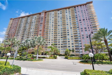 Copropriété à vendre à Sunny Isles Beach, Floride: 1 chambre, 87.61 m2 № 1770856 - photo 27