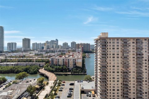 Copropriété à vendre à Sunny Isles Beach, Floride: 1 chambre, 87.61 m2 № 1770856 - photo 24