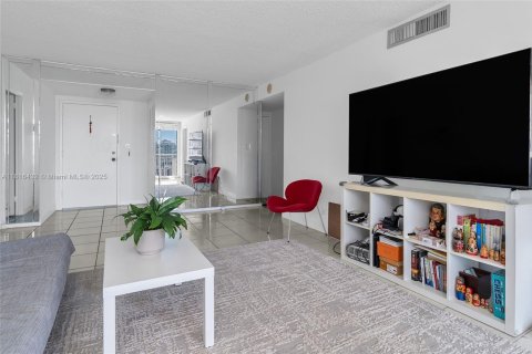 Copropriété à vendre à Sunny Isles Beach, Floride: 1 chambre, 87.61 m2 № 1770856 - photo 8