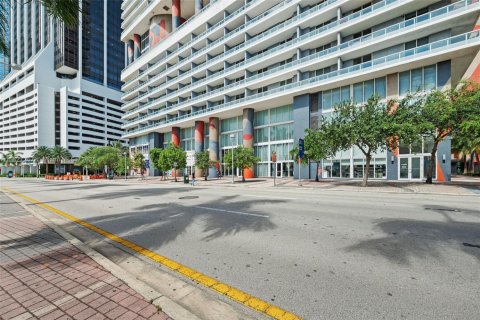 Condo in Miami, Florida, 1 bedroom  № 1977243 - photo 22