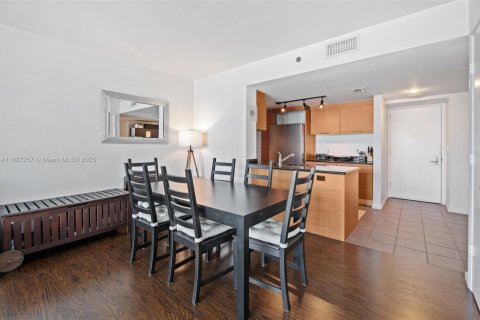Condo in Miami, Florida, 1 bedroom  № 1977243 - photo 6