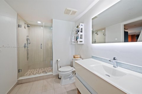 Condo in Miami, Florida, 1 bedroom  № 1977243 - photo 15