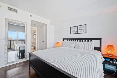 Condo in Miami, Florida, 1 bedroom  № 1977243 - photo 12