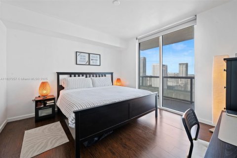 Condo in Miami, Florida, 1 bedroom  № 1977243 - photo 11