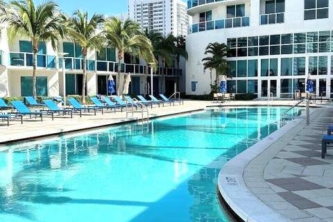 Condo in Hallandale Beach, Florida, 3 bedrooms  № 2261813 - photo 4