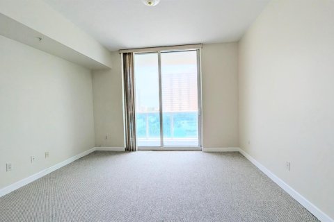 Condo in Hallandale Beach, Florida, 3 bedrooms  № 2261813 - photo 17