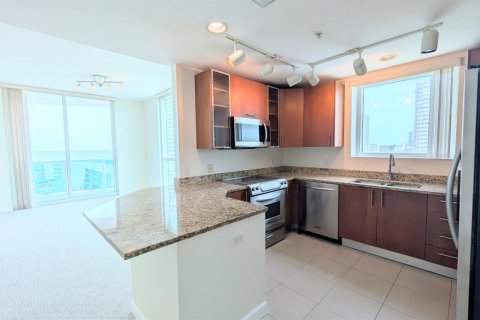 Condo in Hallandale Beach, Florida, 3 bedrooms  № 2261813 - photo 20
