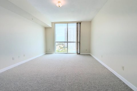Condo in Hallandale Beach, Florida, 3 bedrooms  № 2261813 - photo 7