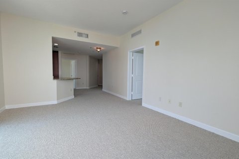 Condo in Hallandale Beach, Florida, 3 bedrooms  № 2261813 - photo 13