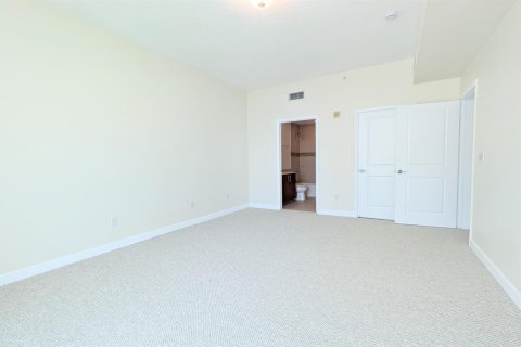Condo in Hallandale Beach, Florida, 3 bedrooms  № 2261813 - photo 9