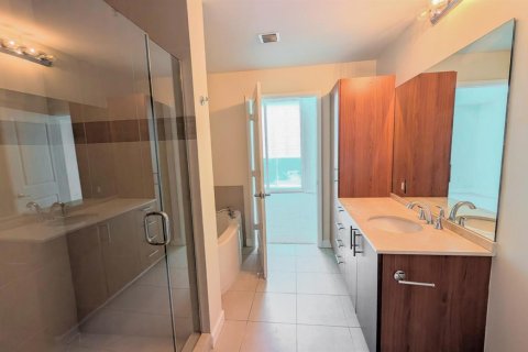 Condo in Hallandale Beach, Florida, 3 bedrooms  № 2261813 - photo 19