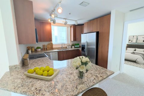 Condo in Hallandale Beach, Florida, 3 bedrooms  № 2261813 - photo 23