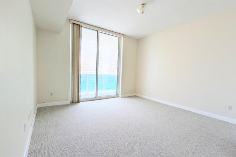 Condo in Hallandale Beach, Florida, 3 bedrooms  № 2261813 - photo 16