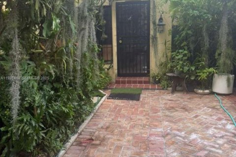 Casa en venta en Miami, Florida, 3 dormitorios, 150.87 m2 № 1976424 - foto 2
