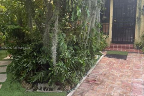 Casa en venta en Miami, Florida, 3 dormitorios, 150.87 m2 № 1976424 - foto 5