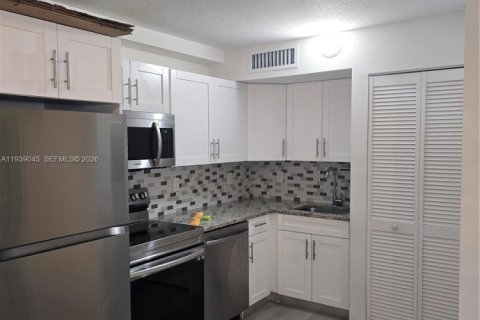 Appartement à louer à Miami, Floride: 2 chambres, 2354.52 m2 № 1996185 - photo 16