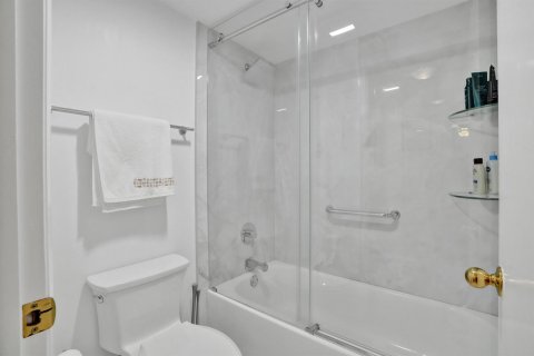Condominio en venta en Hollywood, Florida, 1 dormitorio, 93.65 m2 № 2155090 - foto 17