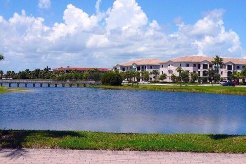Copropriété à louer à Palm Beach Gardens, Floride: 2 chambres, 109.35 m2 № 658903 - photo 1